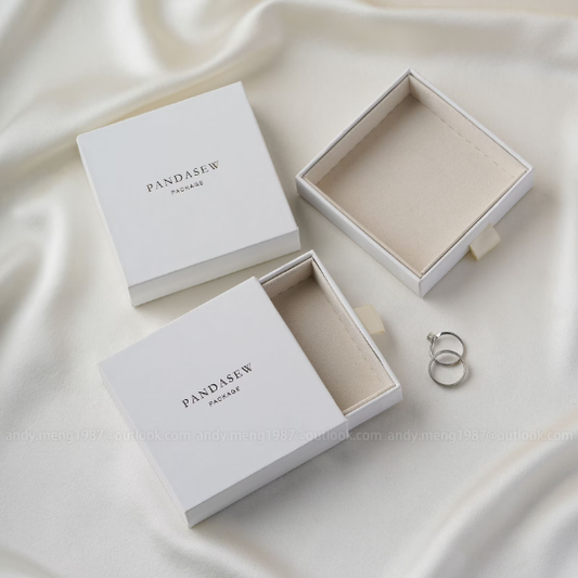 9*9*2.5cm jewelry box with ivory liner inside