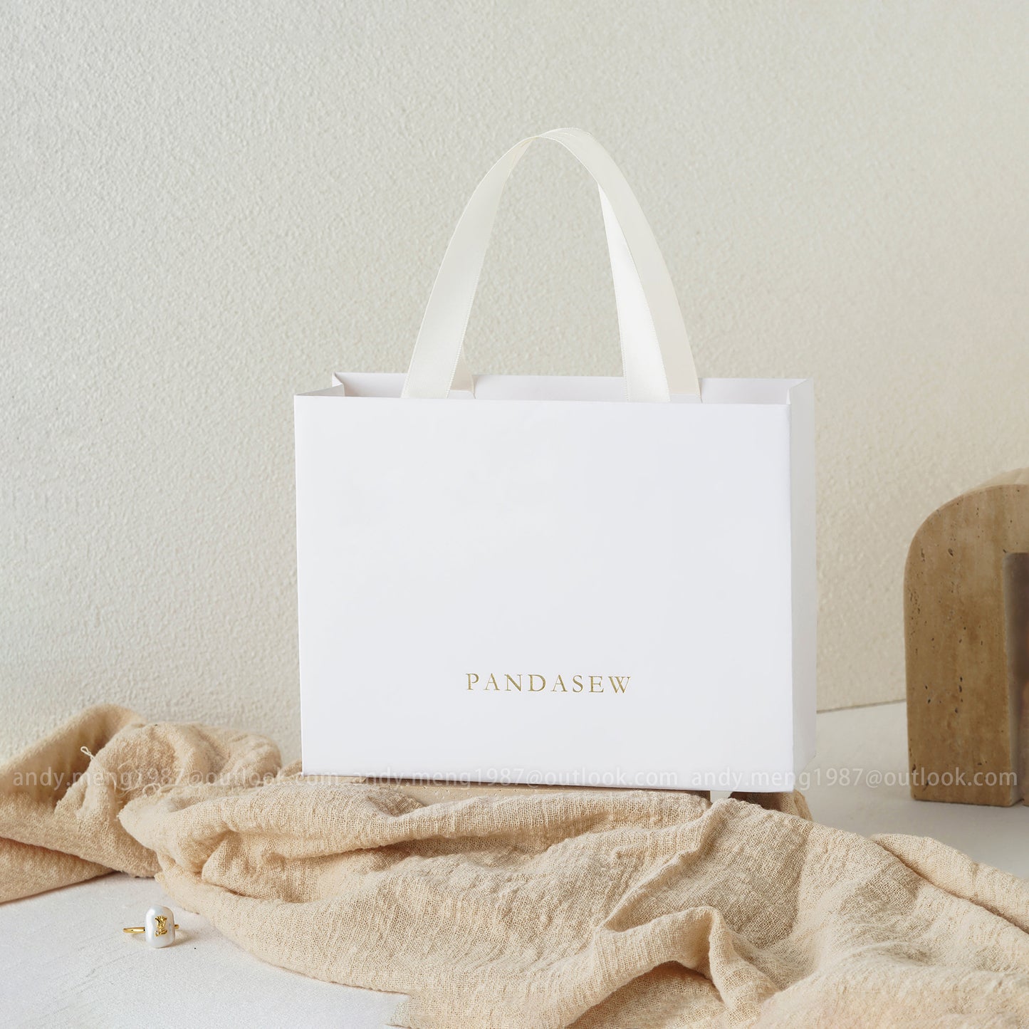 personalized white paper gift bags 14x18cm