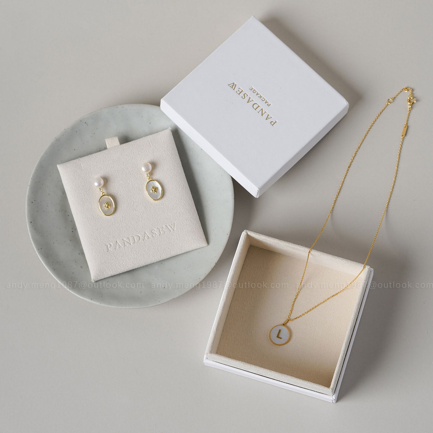 beige jewelry box with jewelry pad for necklace and earring