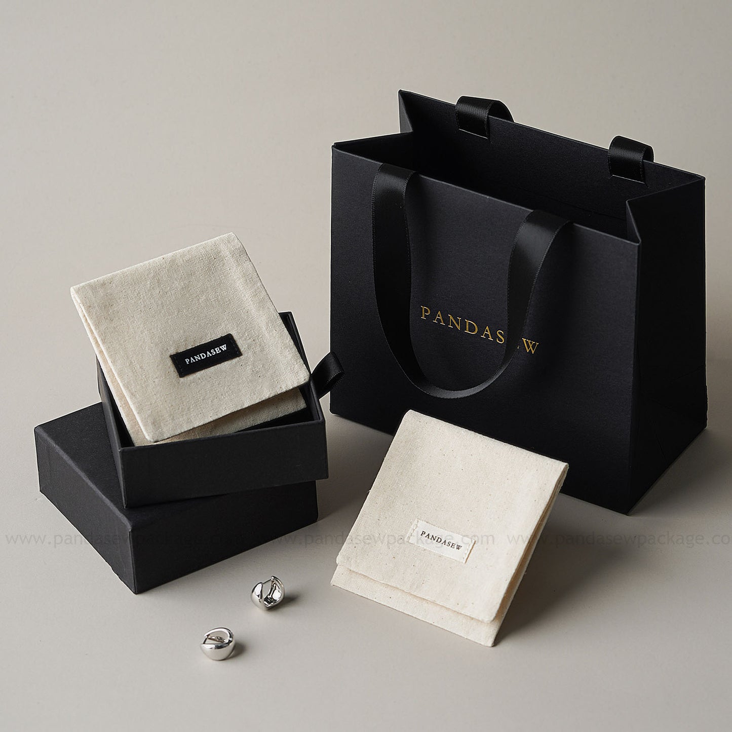 Elegant Gift-ready Jewelry Packaging, Black Box, Cotton Pouches, Perfect for Presenting Fine Jewelry