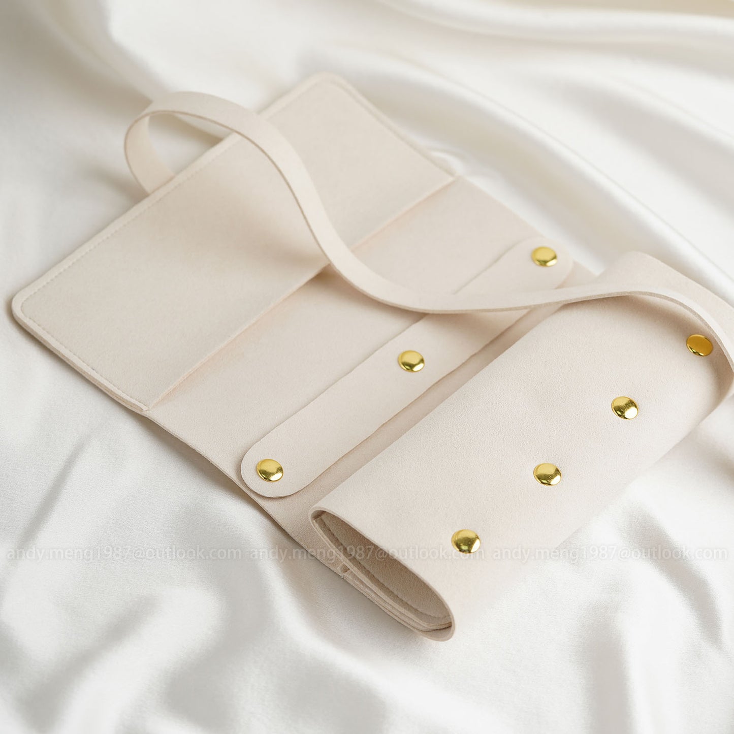 beige jewelry case with hook for necklace, made in Pandasew