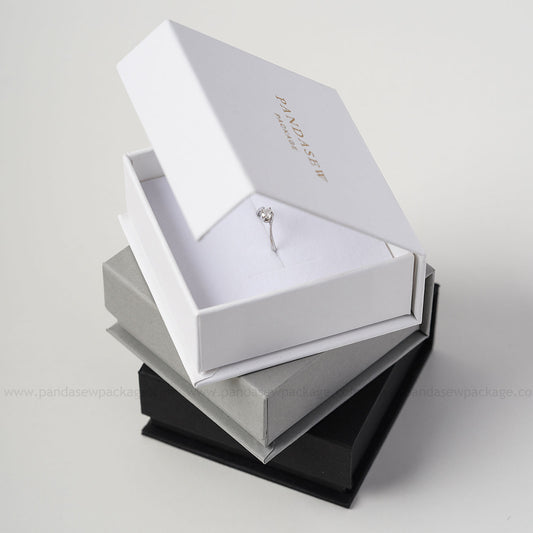 8*8*3.5cm personalized magnetic jewelry box