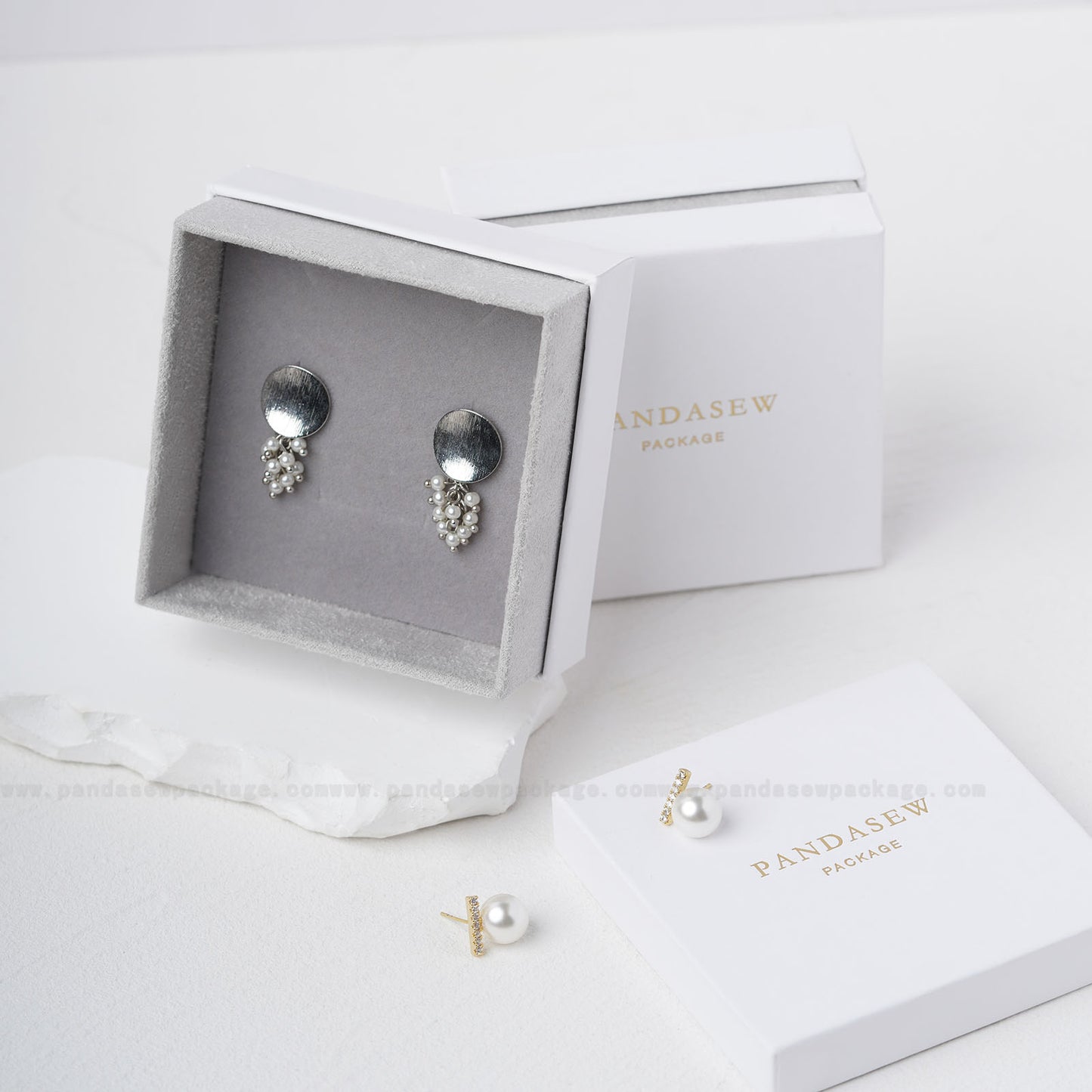 The Best Jewelry Boxes and Organizers, custom brand logo