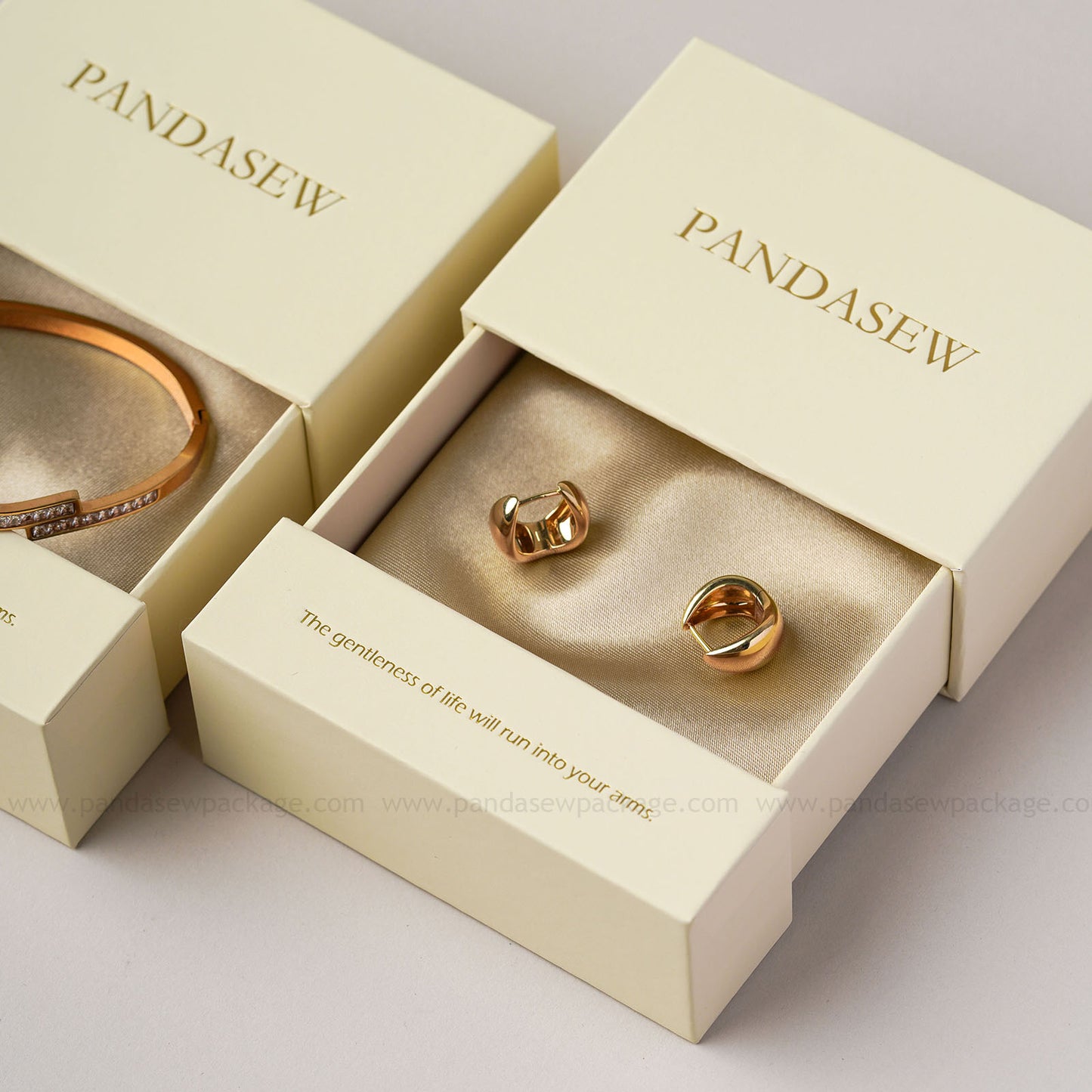 50pcs 9x9x3.5cm jewelry packaging custom jewellery box print logo, chic drawer box for necklace ring, Pandasew high texture cardboard box BX-150