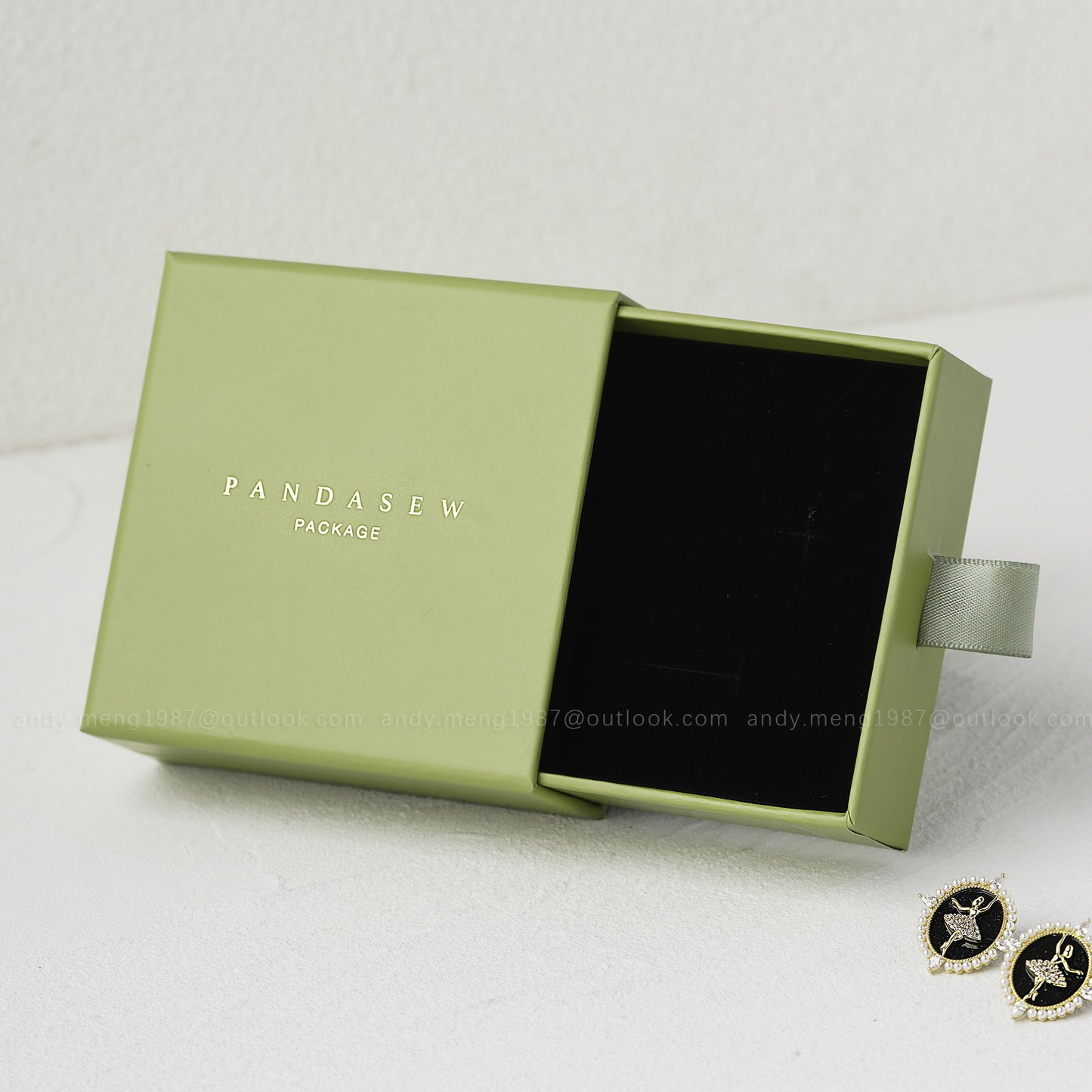 green jewelry gift boxes 9x9cm