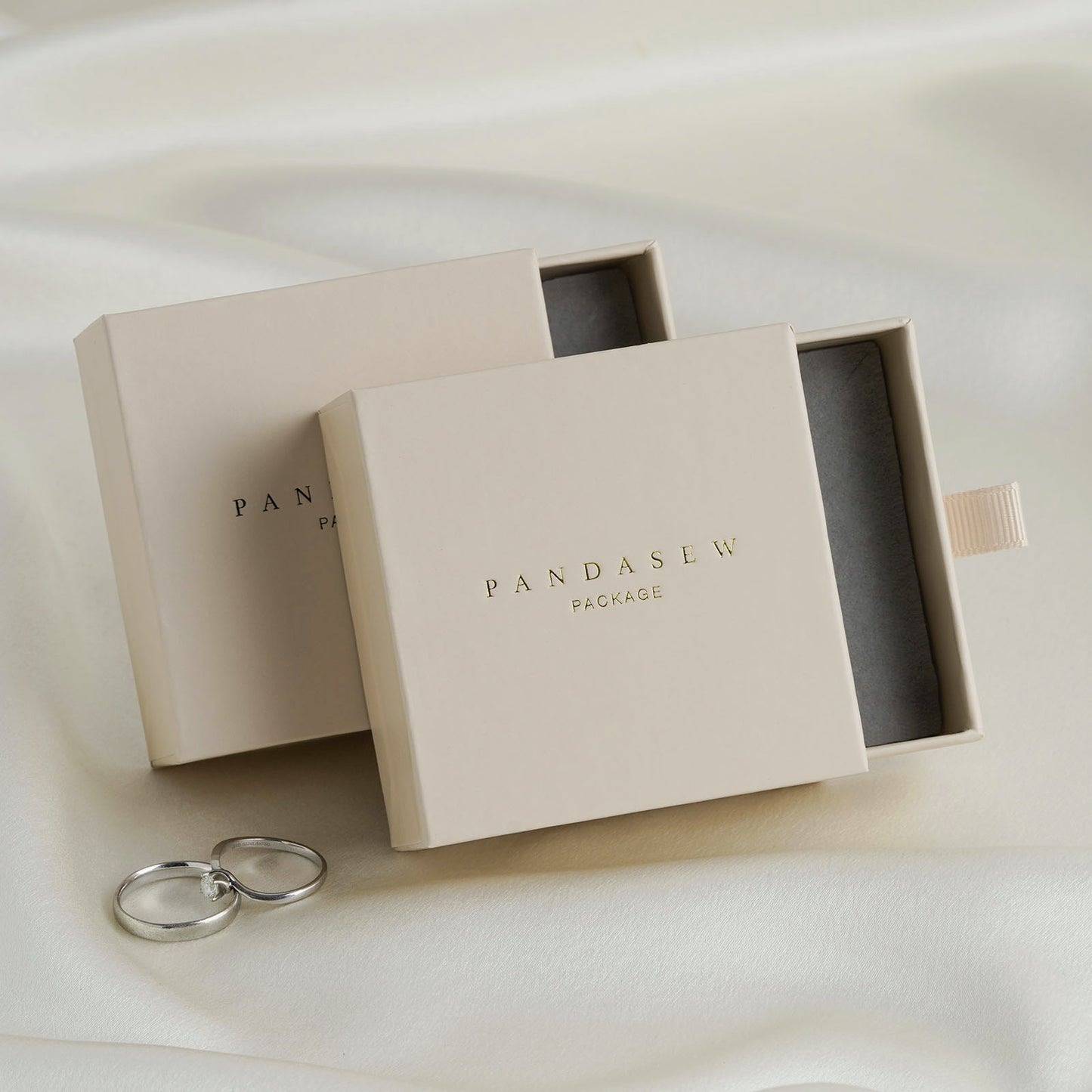 50pcs 7*7*3cm paper box ring necklace box Pandasew jewelry boxes print name and text BX-142