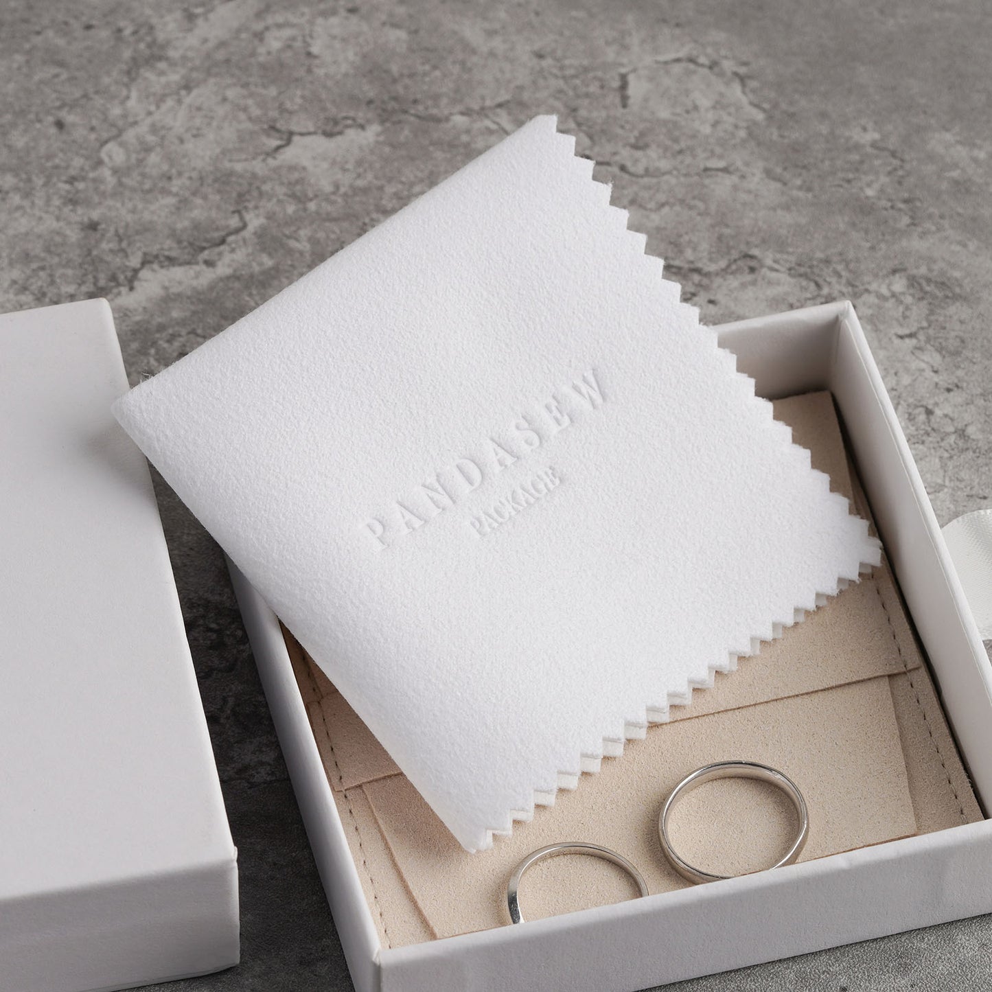 White polihsing cloth 15x15cm with personalized logo