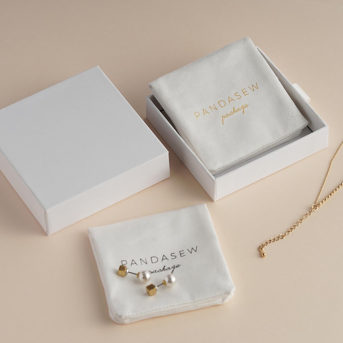 double layers white flannel pouches with flap closure, package for earrings and rings