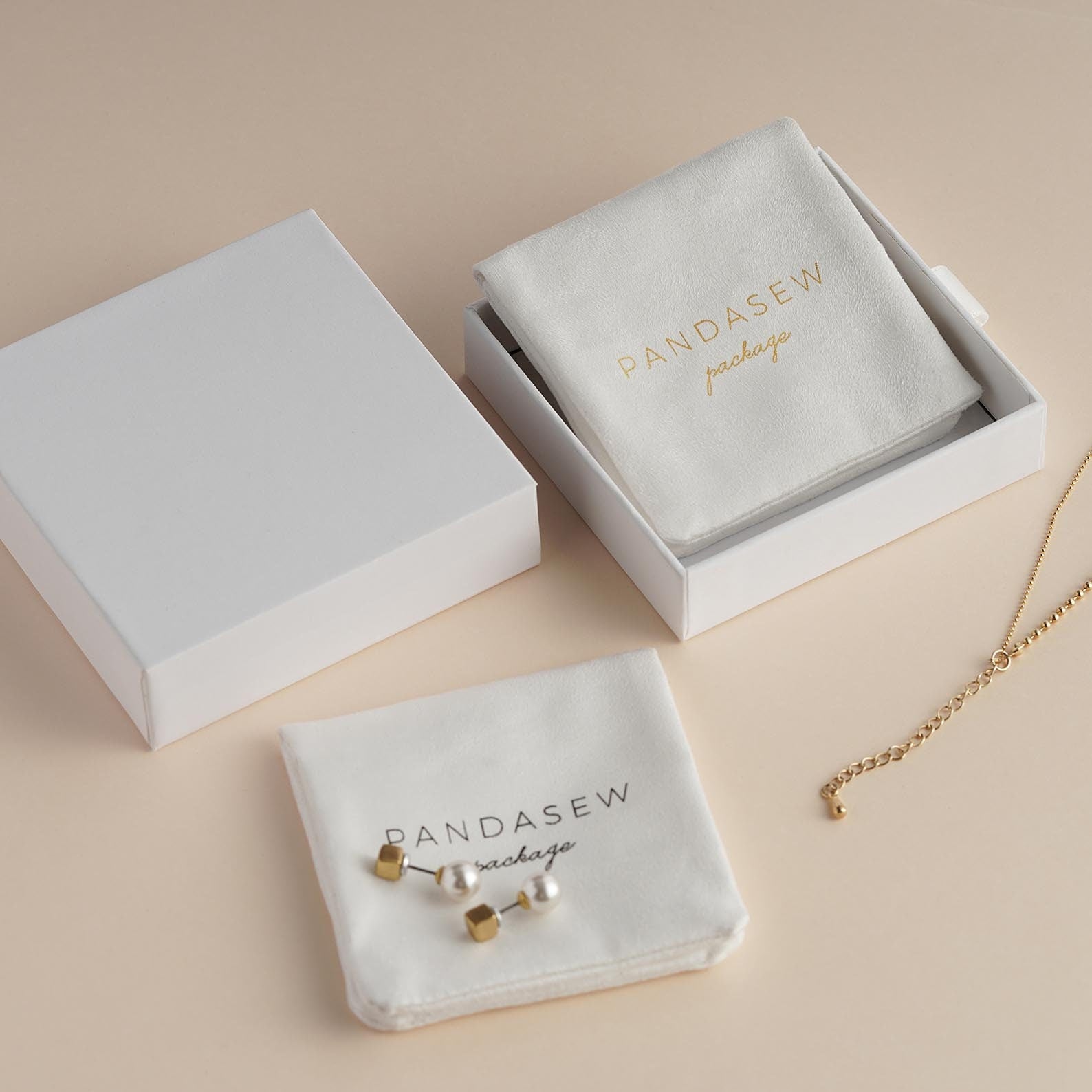 double layers white flannel pouches with flap closure, package for earrings and rings