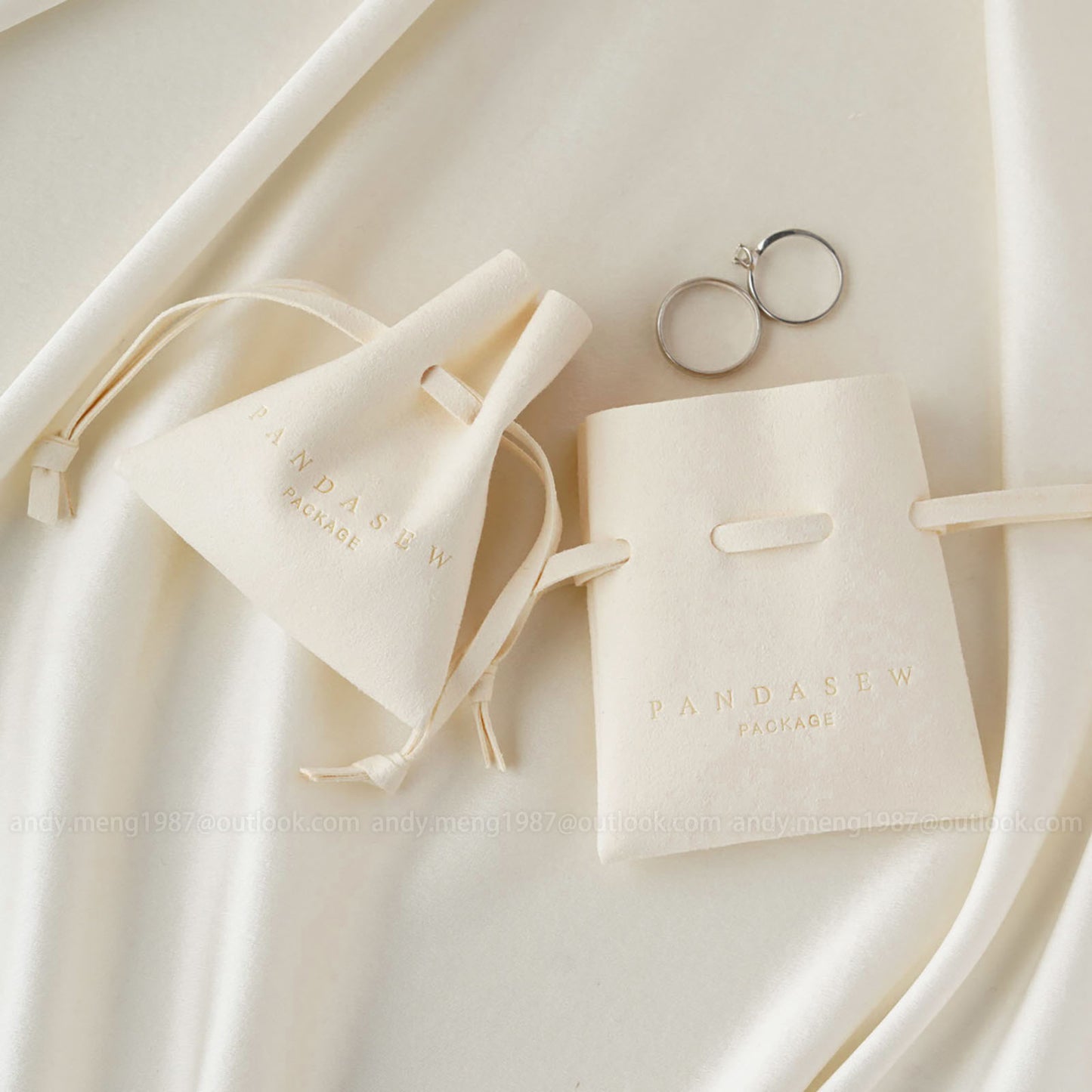 Beige jewelry pouch woth string