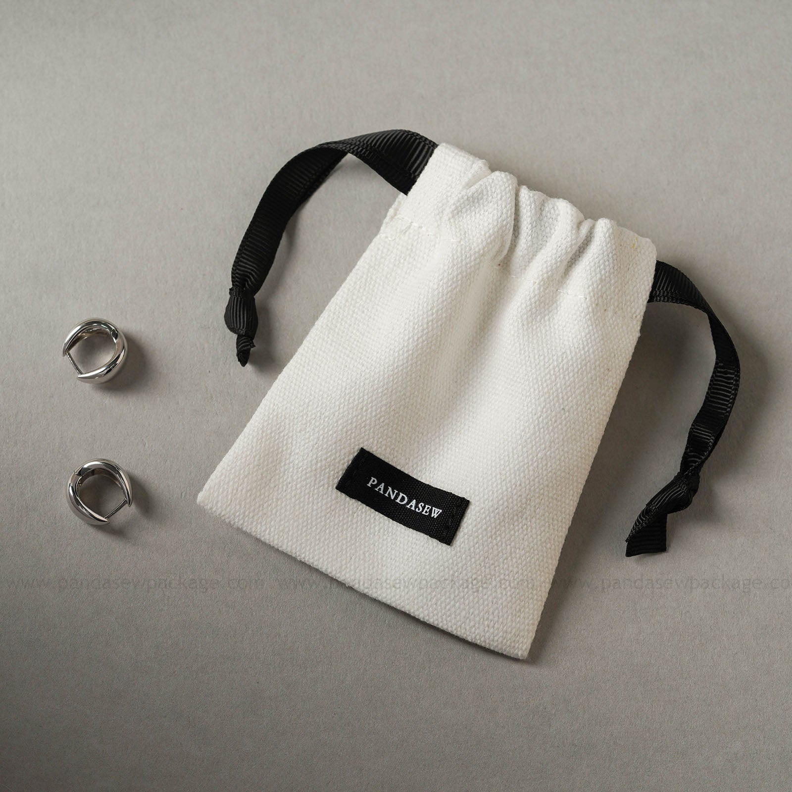 personalized white canvas bag with black label, very thick cloth bag