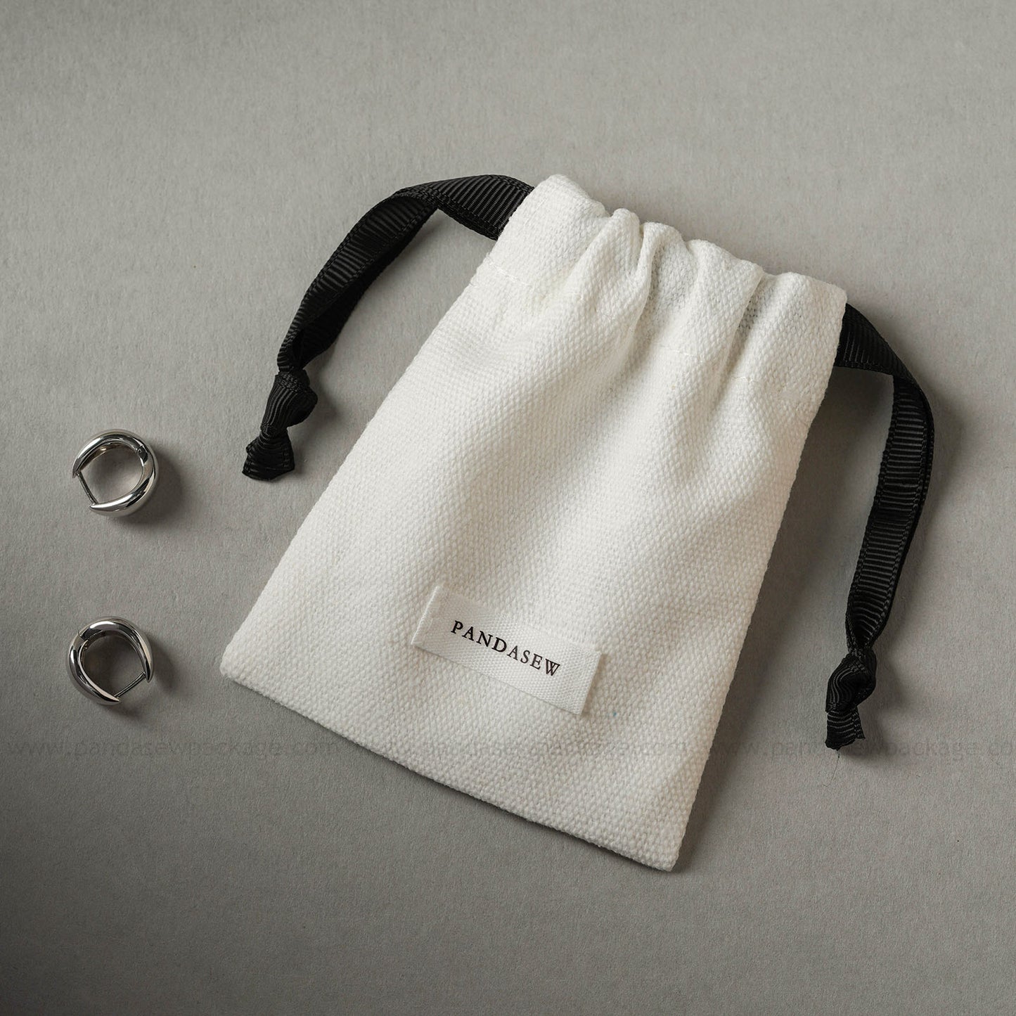 personalized white canvas bag with white label, very thick cloth bag