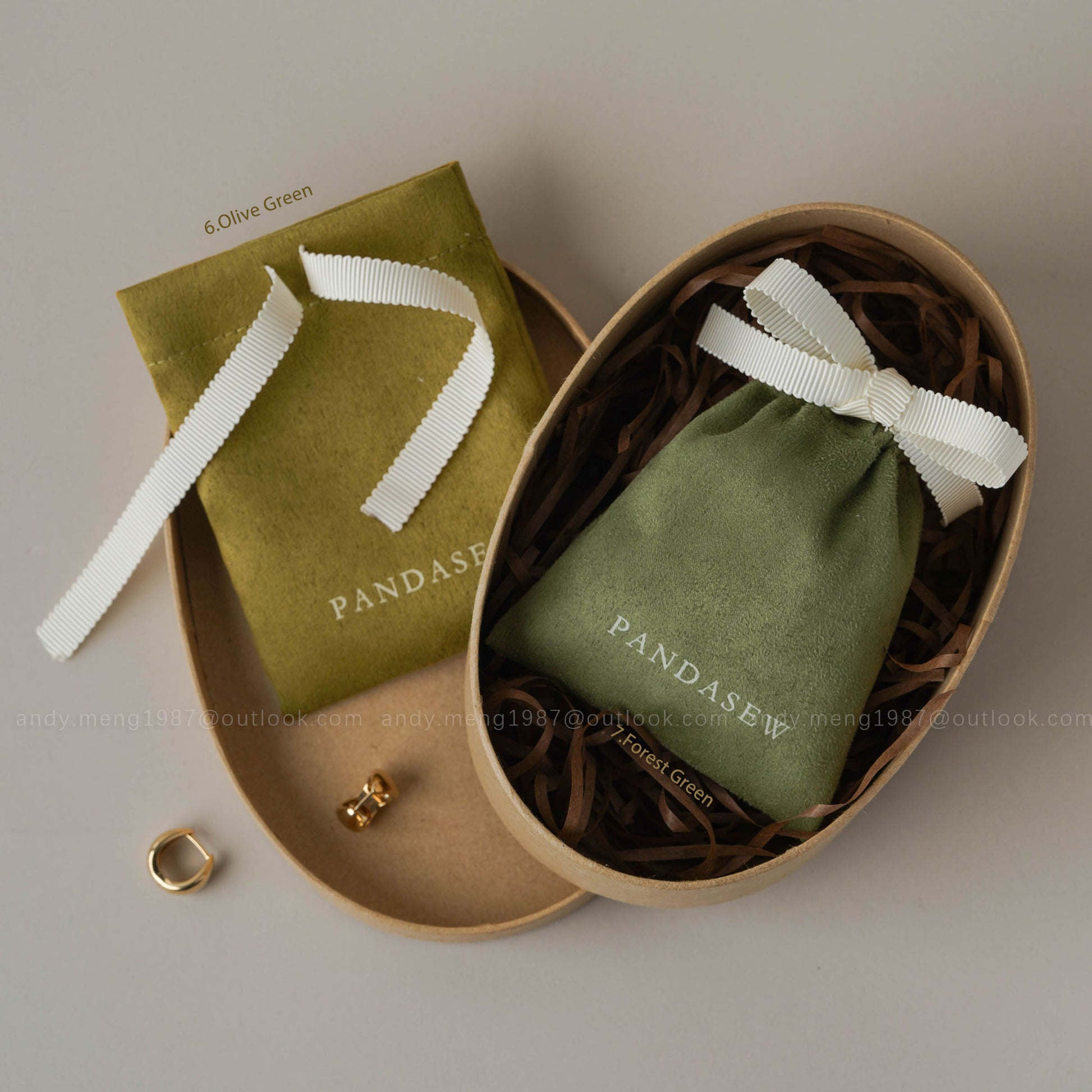 Personalized Pandasew velvet drawstring pouches in green, ideal for perfume samples, presents and jewel