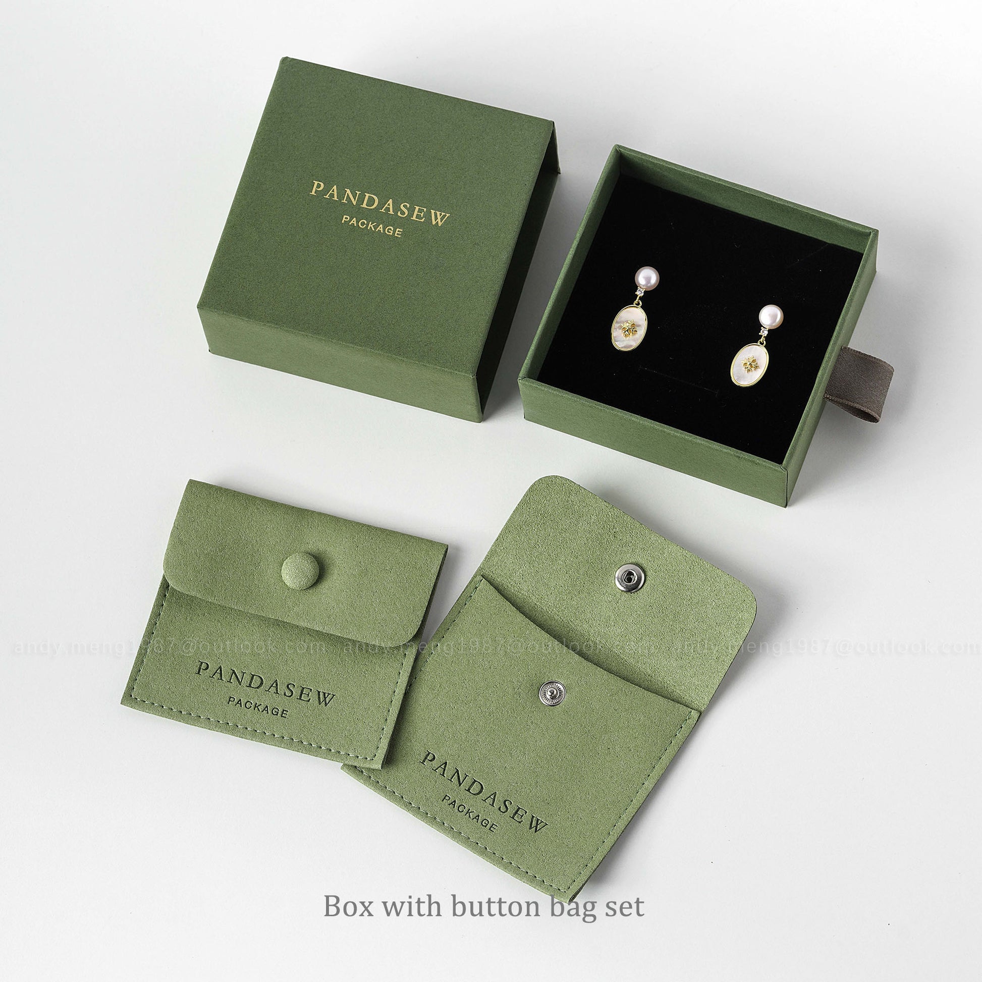 Pandasew jewelry box with jewelry pouch set in green