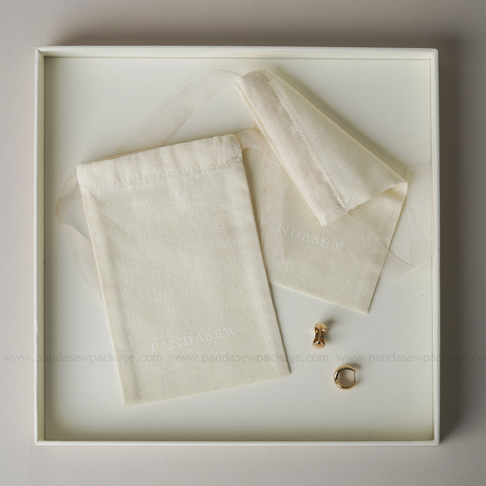 Beige drawstring bags, suitable for candles and gifts