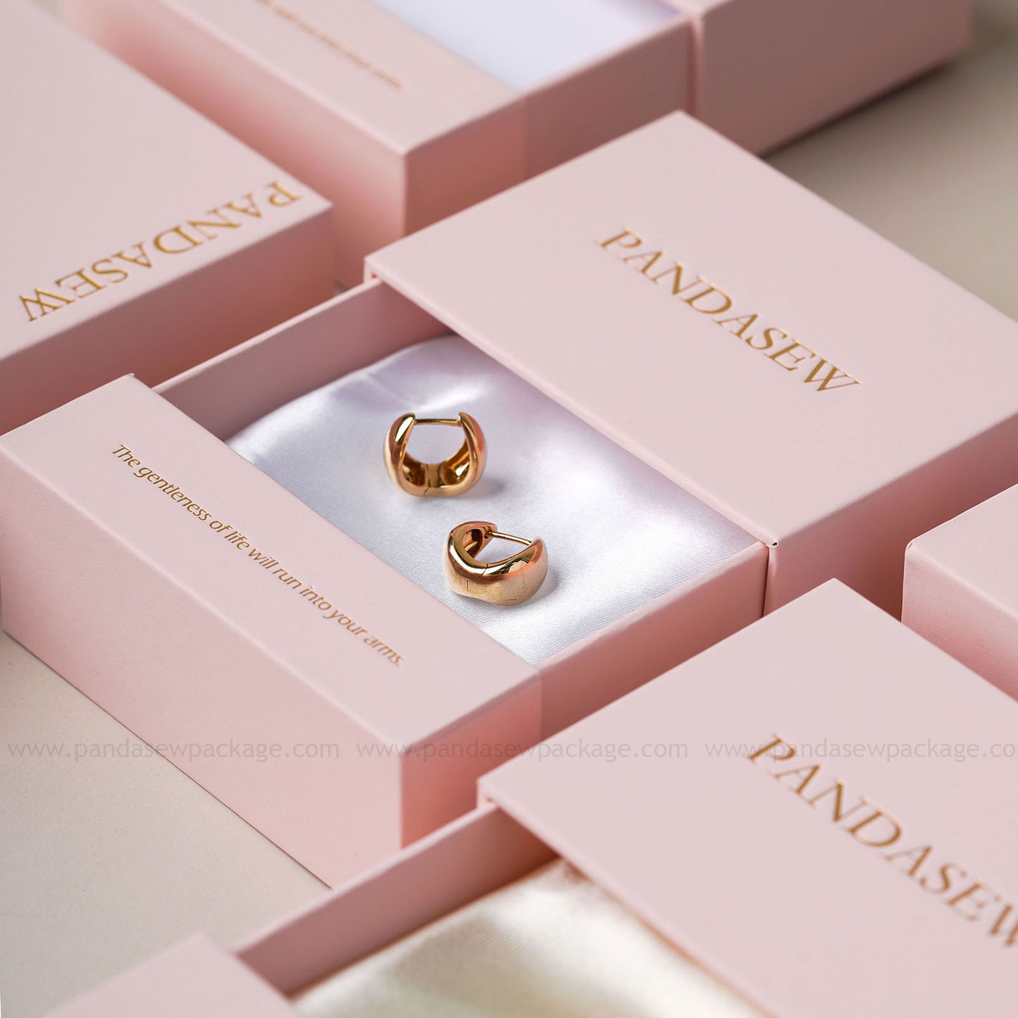 50pcs 9x9x3.5cm jewelry packaging custom jewellery box print logo, chic drawer box for necklace ring, Pandasew high texture cardboard box BX-150