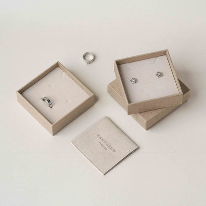 50pcs 9x9x3cm cream jewellery box print logo, including foam inside BXb-146