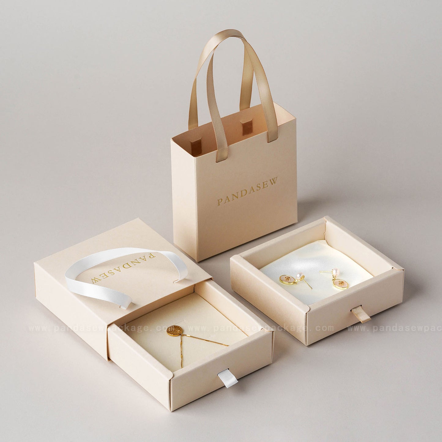 50pcs 10*10*3.5cm Jewelry Box Bracelet Box Pandasew Custom Logo Free Shipping BXt-146