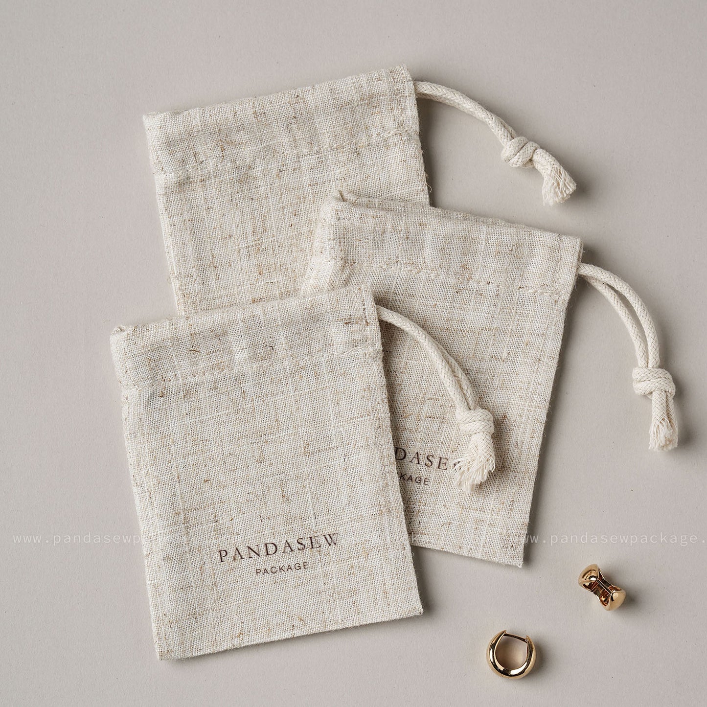 100pcs Bamboo Linen Drawstring Jewelry Package Custom Logo produce any size bag LN-114