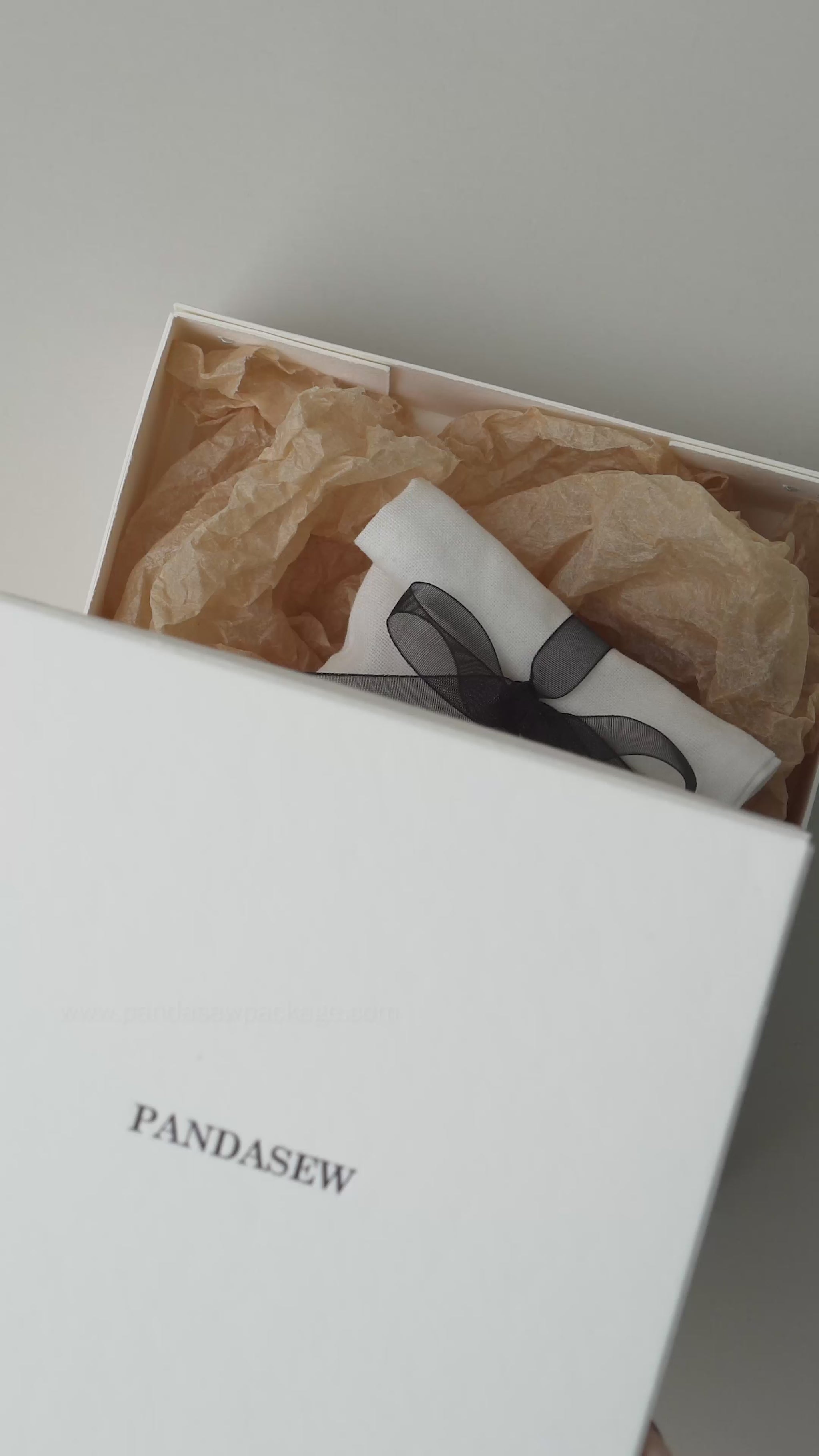 presents bag print logo