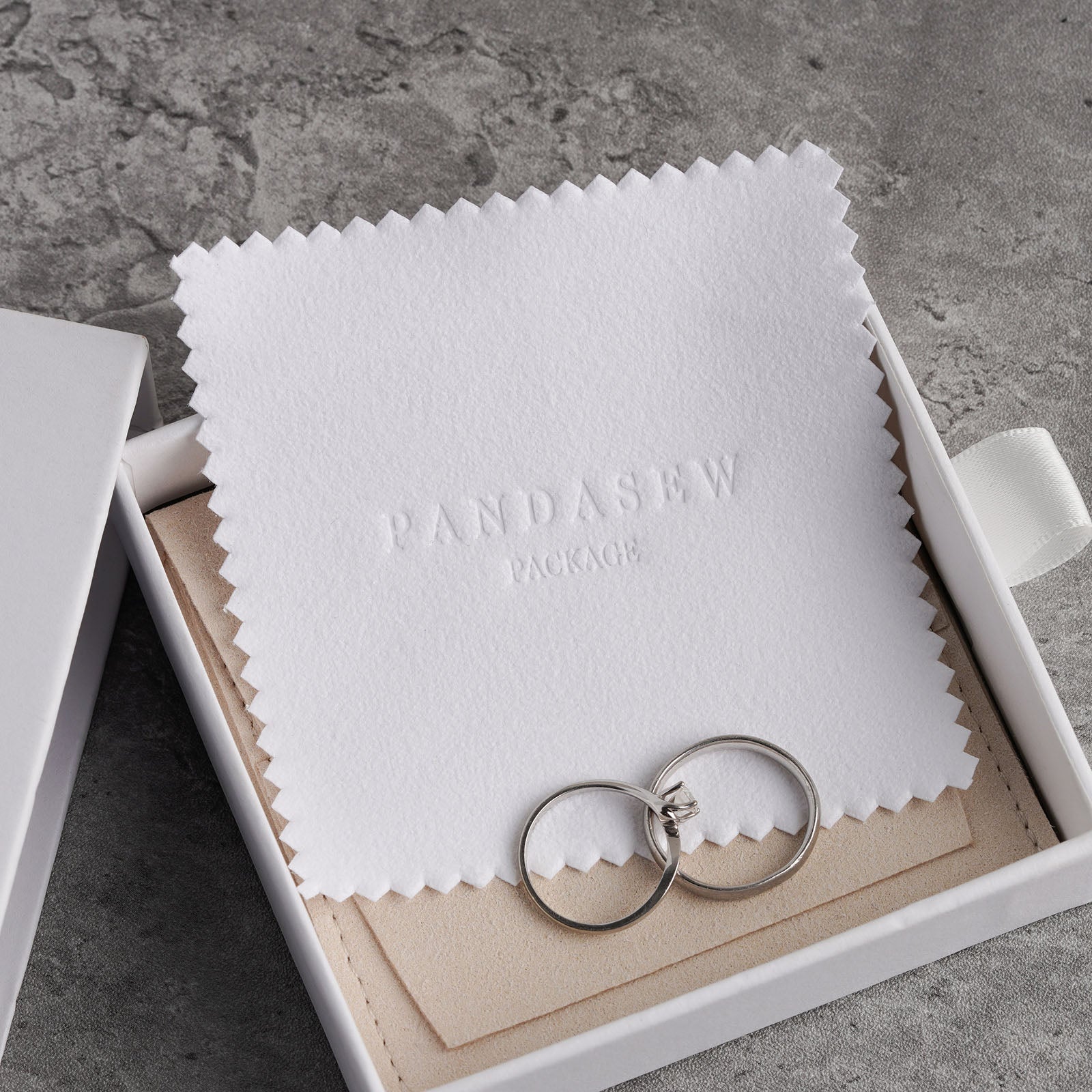 White polihsing cloth 8x8cm with personalized logo